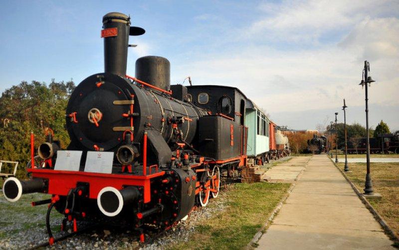 Tarihi vagon ve lokomotifler ilgi ve bakım bekliyor