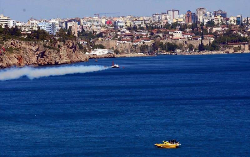 Türk Yıldızları'ndan 23 Nisan'a özel uçuş