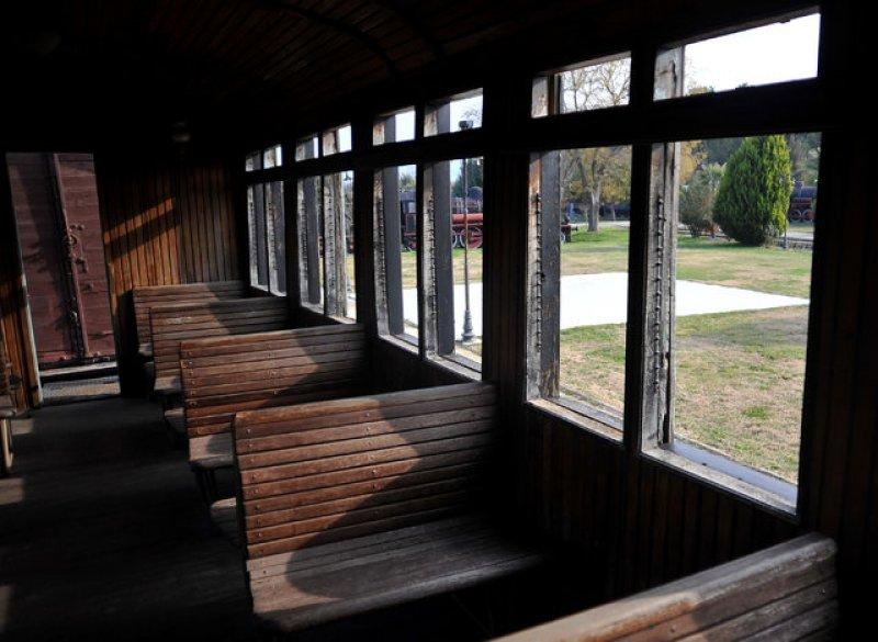 Tarihi vagon ve lokomotifler ilgi ve bakım bekliyor