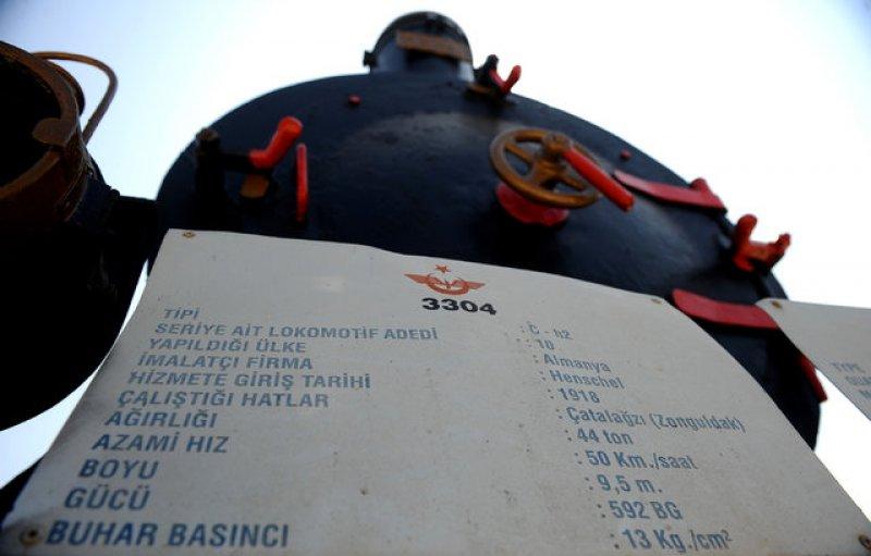 Tarihi vagon ve lokomotifler ilgi ve bakım bekliyor