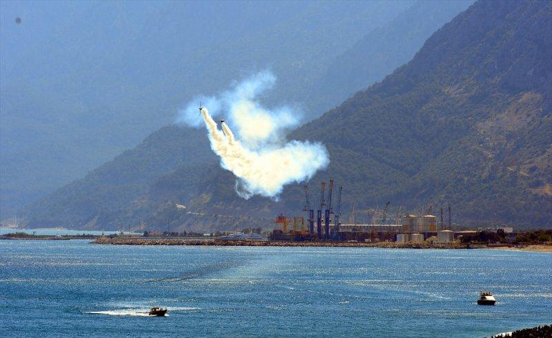 Türk Yıldızları'ndan 23 Nisan'a özel uçuş