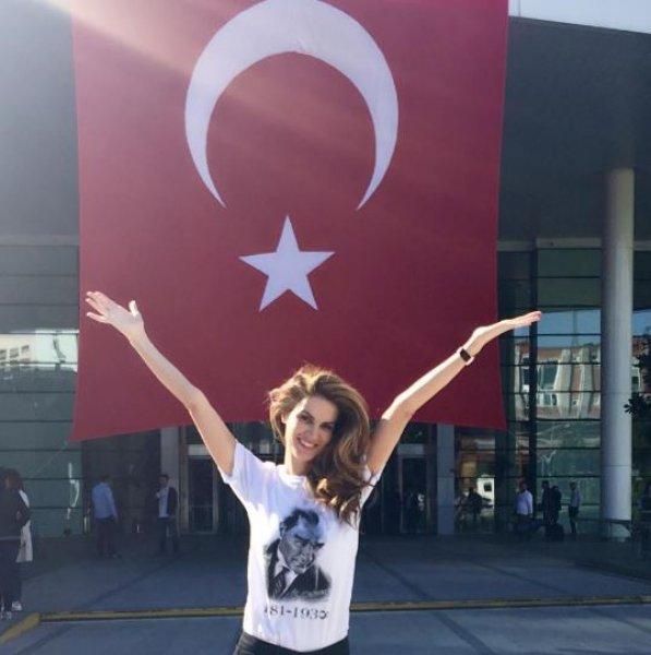 Ünlü model Tülin Şahin'in eski fotoğrafları 