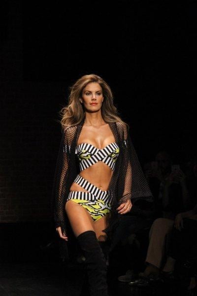 Ünlü model Tülin Şahin'in eski fotoğrafları 