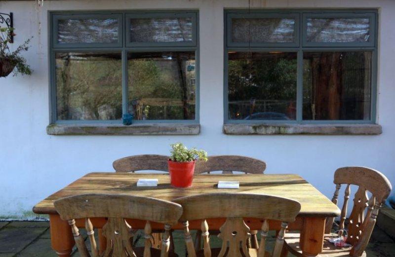 İngiltere'de eski garaj müthiş bir villaya dönüştürüldü