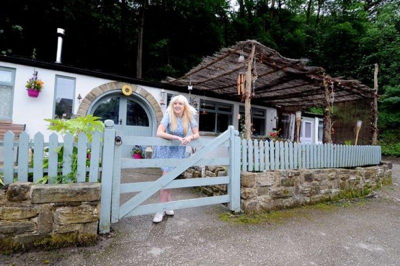 İngiltere'de eski garaj müthiş bir villaya dönüştürüldü