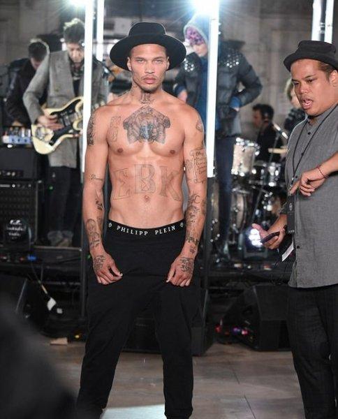 Dünyanın en yakışıklı mahkumu Jeremy Meeks sınır dışı edildi