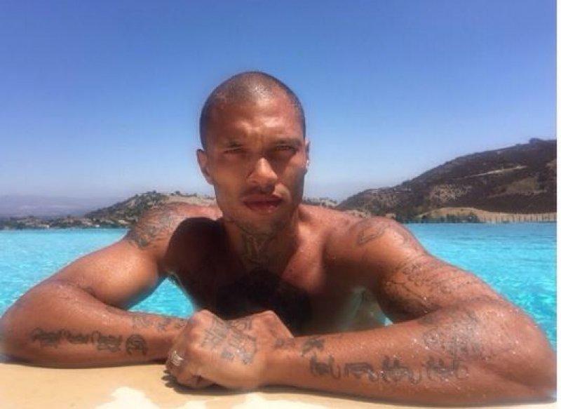Dünyanın en yakışıklı mahkumu Jeremy Meeks sınır dışı edildi