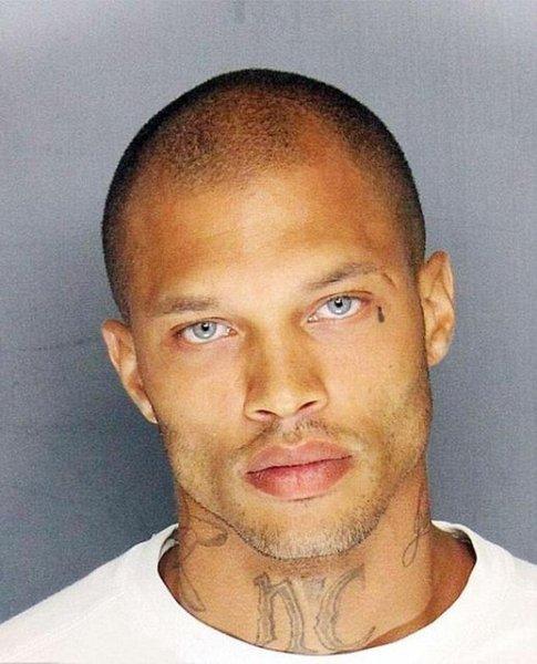 Dünyanın en yakışıklı mahkumu Jeremy Meeks sınır dışı edildi