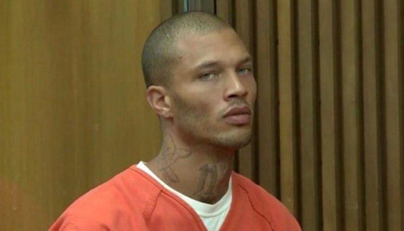 Dünyanın en yakışıklı mahkumu Jeremy Meeks sınır dışı edildi