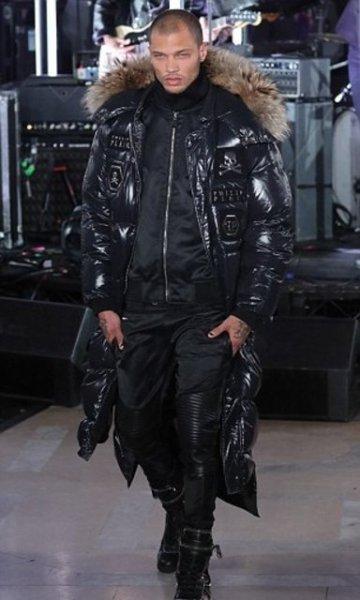 Dünyanın en yakışıklı mahkumu Jeremy Meeks sınır dışı edildi