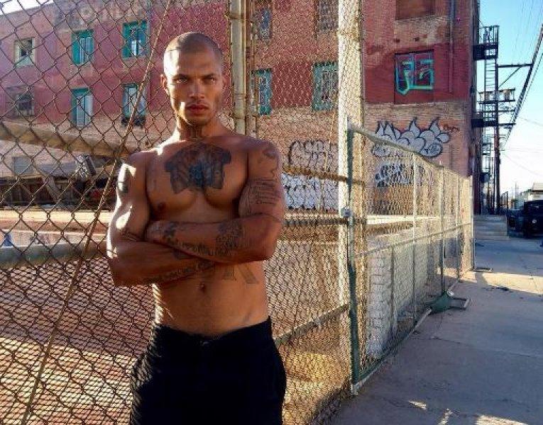 Dünyanın en yakışıklı mahkumu Jeremy Meeks sınır dışı edildi
