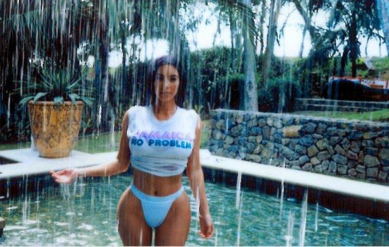 Kim Kardashian yine sosyal medyayı salladı