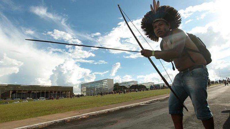 Polise ok ve mızrakla direndiler