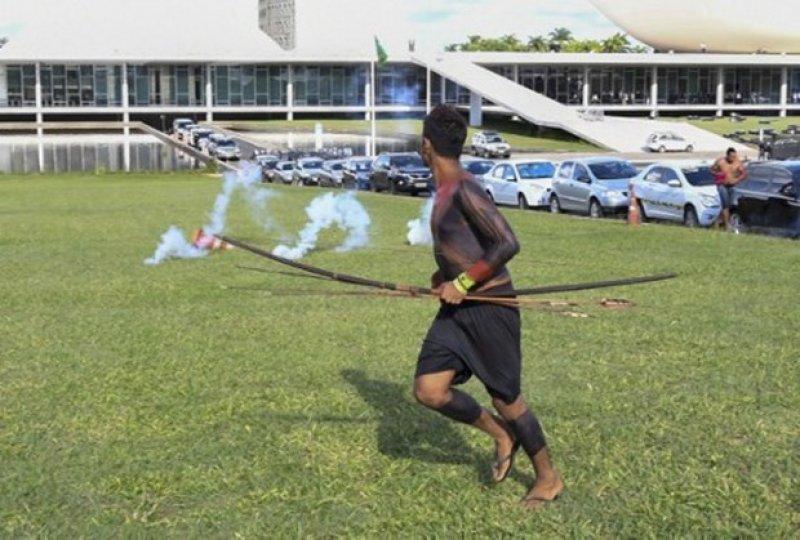 Polise ok ve mızrakla direndiler