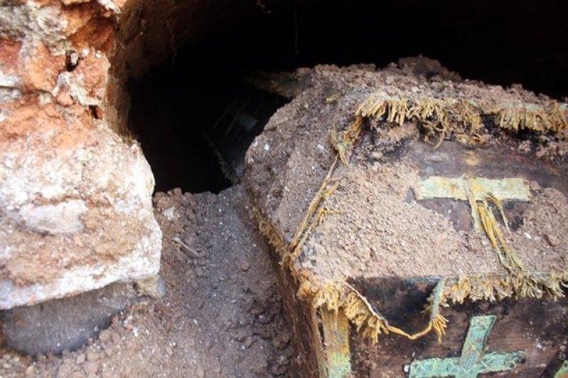 Ardahan'da temel kazısında Rus General'in mezarı bulundu