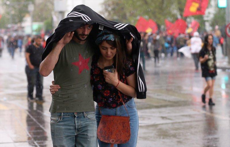 Ankara'da 1 Mayıs'a yağmur engeli