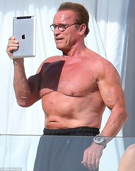Ünlü aktör Arnold Schwarzenegger’e Fransız Şeref Nişanı