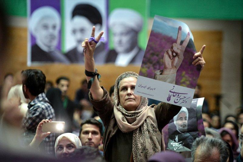 İran'da üniversite öğrencileri miting düzenledi