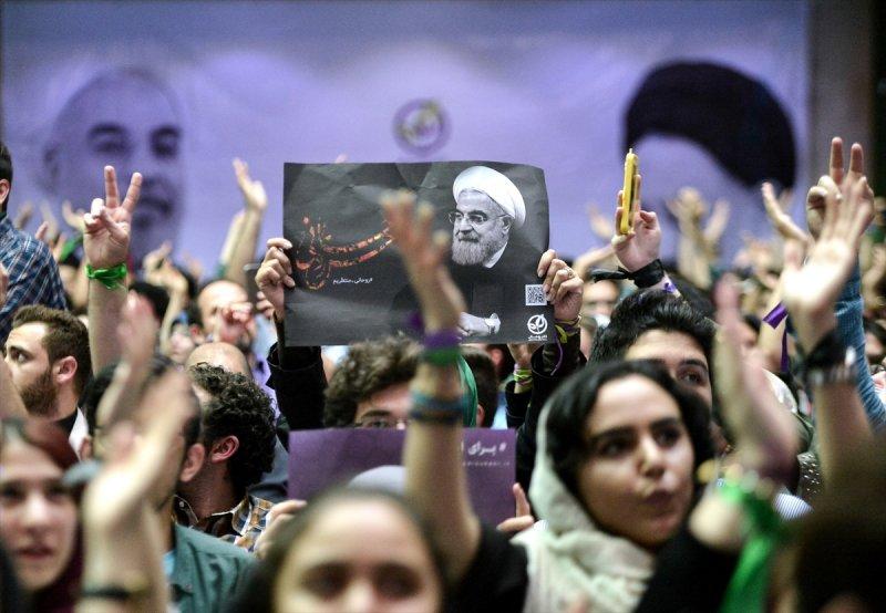 İran'da üniversite öğrencileri miting düzenledi