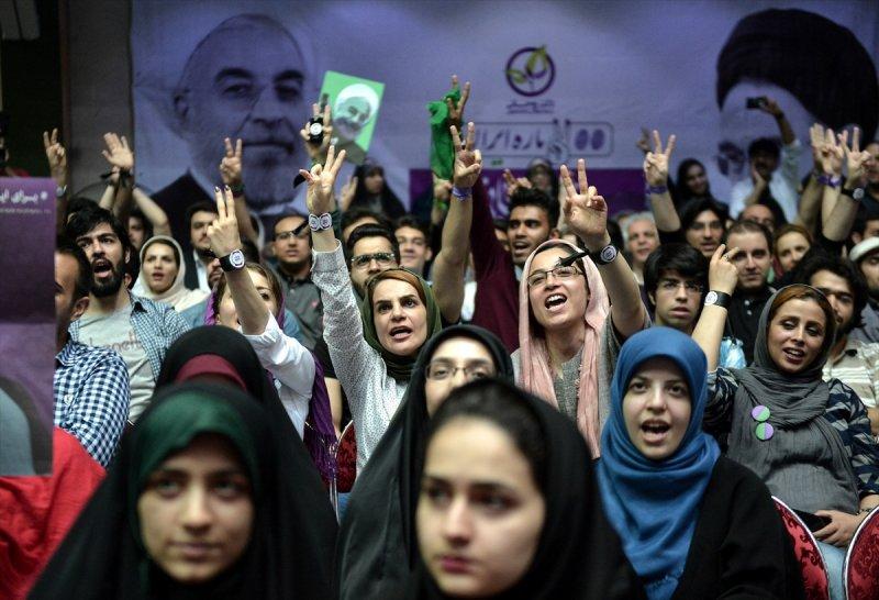 İran'da üniversite öğrencileri miting düzenledi