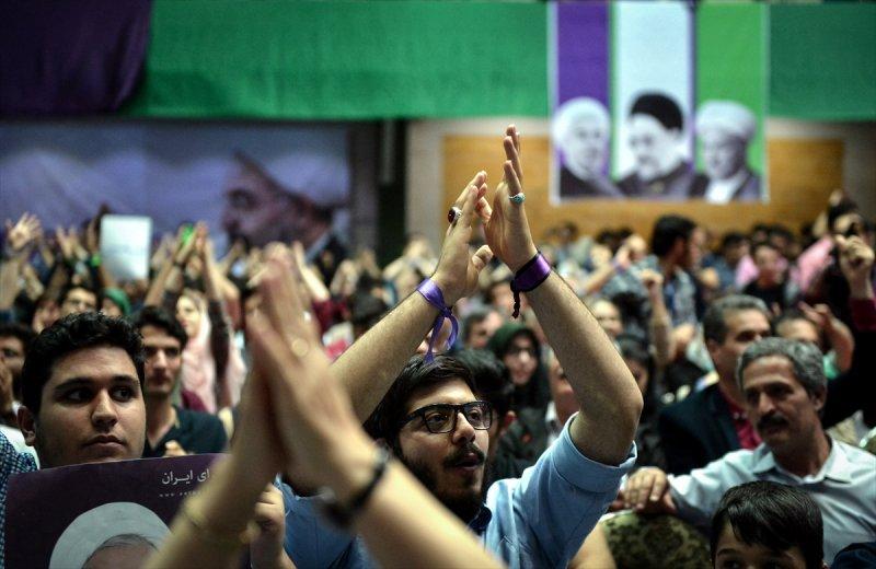 İran'da üniversite öğrencileri miting düzenledi