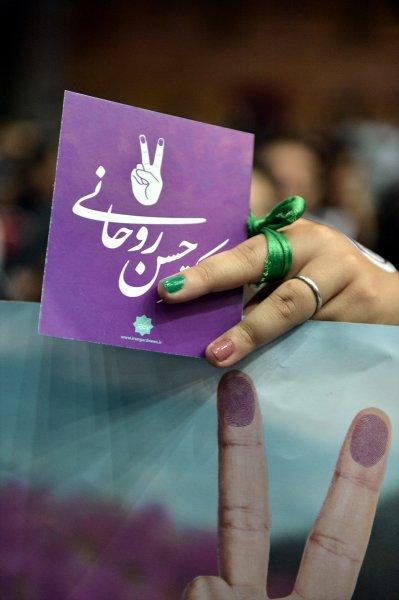 İran'da üniversite öğrencileri miting düzenledi