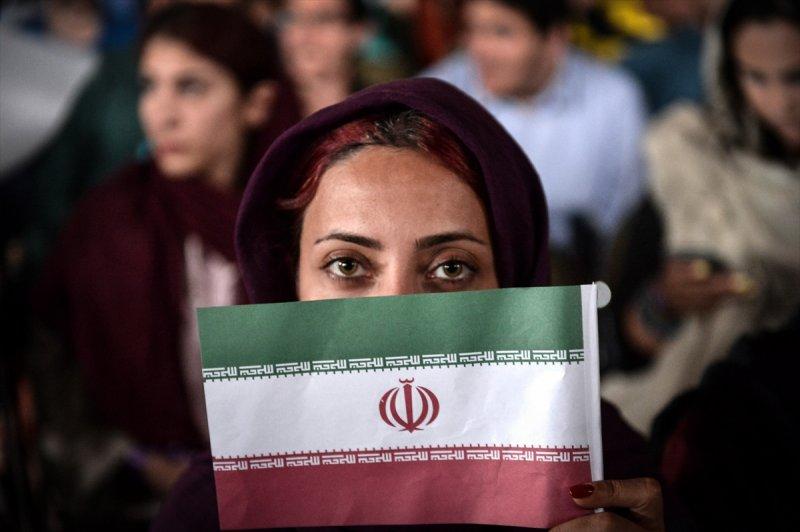 İran'da üniversite öğrencileri miting düzenledi