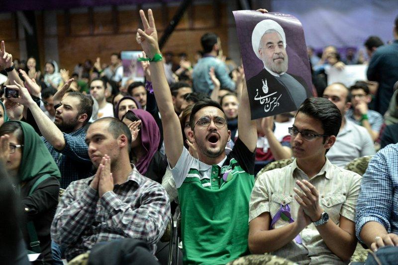 İran'da üniversite öğrencileri miting düzenledi