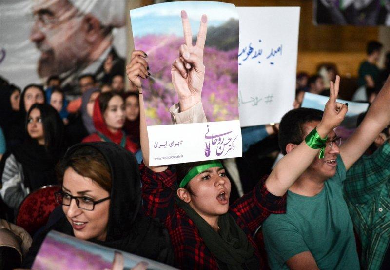 İran'da üniversite öğrencileri miting düzenledi