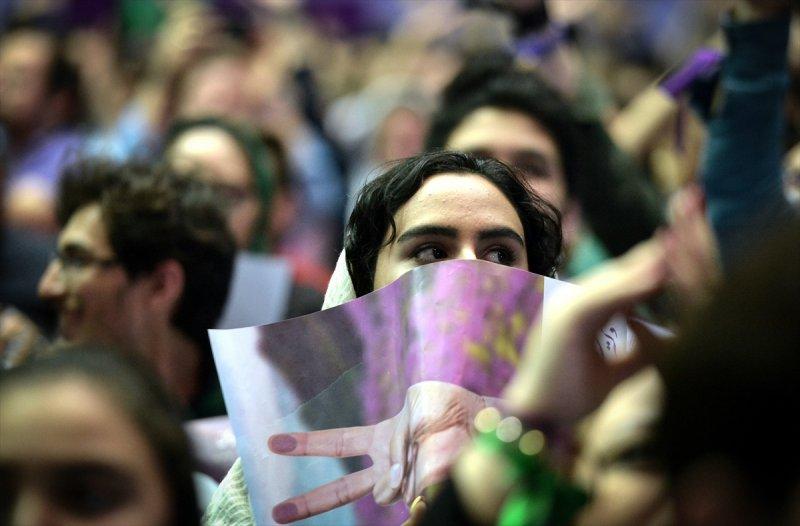 İran'da üniversite öğrencileri miting düzenledi
