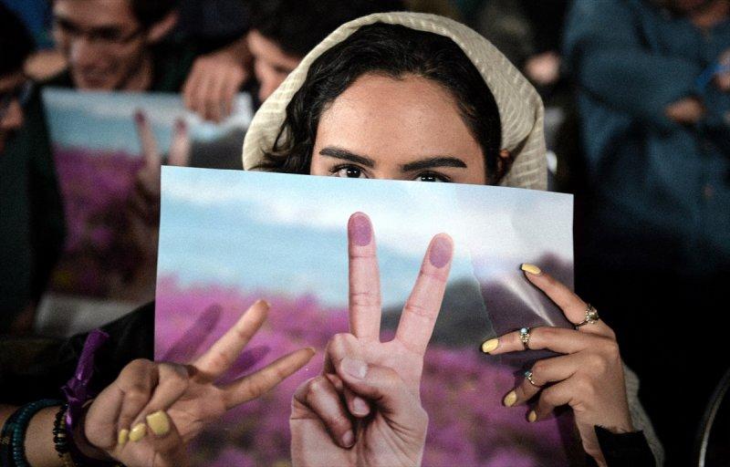 İran'da üniversite öğrencileri miting düzenledi