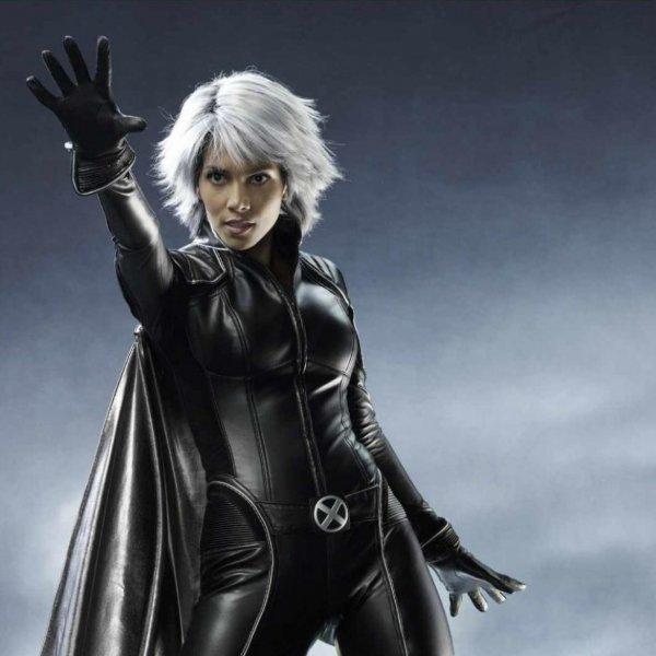 Estetiksiz güzel Halle Berry