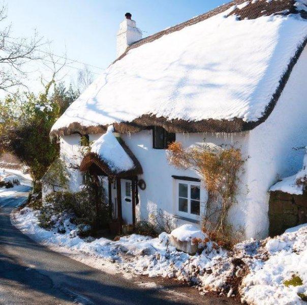 Krallığın saman çatılı evleri 