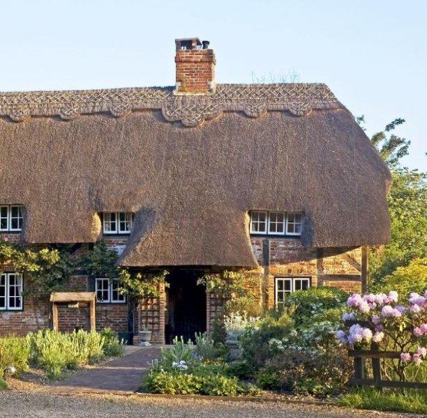 Krallığın saman çatılı evleri 