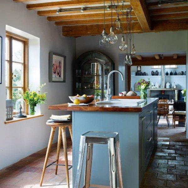 Krallığın saman çatılı evleri 