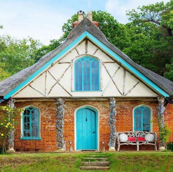 Krallığın saman çatılı evleri 