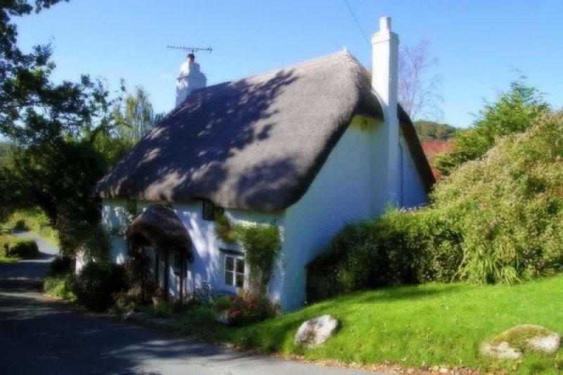 Krallığın saman çatılı evleri 