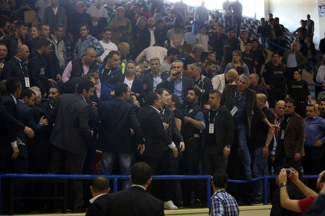 Aziz Yıldırım Işık Eyigüngör'e tokat attı