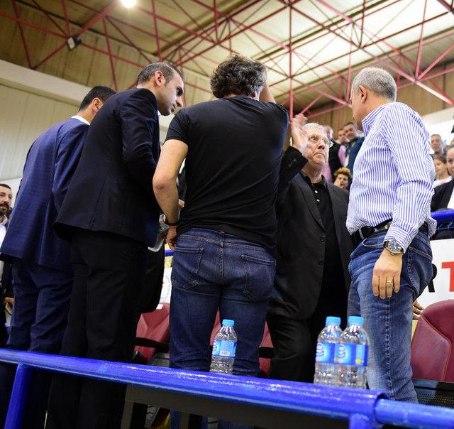 Aziz Yıldırım Işık Eyigüngör'e tokat attı