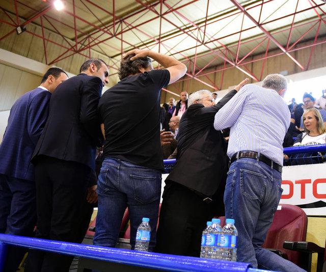 Aziz Yıldırım Işık Eyigüngör'e tokat attı