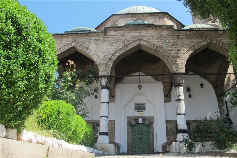 Bosna Savaşı'nda yıkılan camiler küllerinden doğuyor