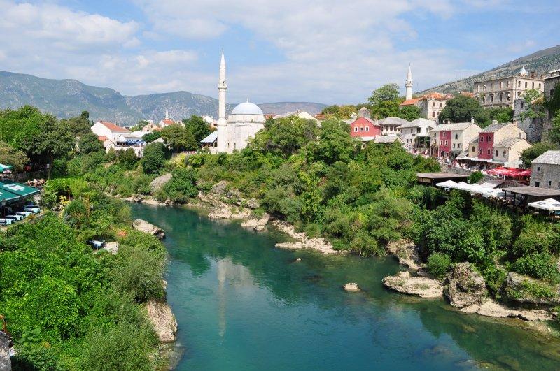 Bosna Savaşı'nda yıkılan camiler küllerinden doğuyor