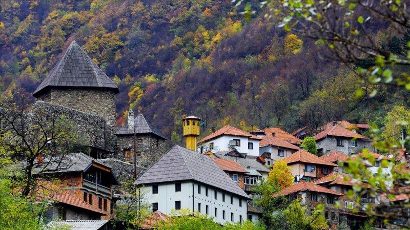 Bosna Savaşı'nda yıkılan camiler küllerinden doğuyor