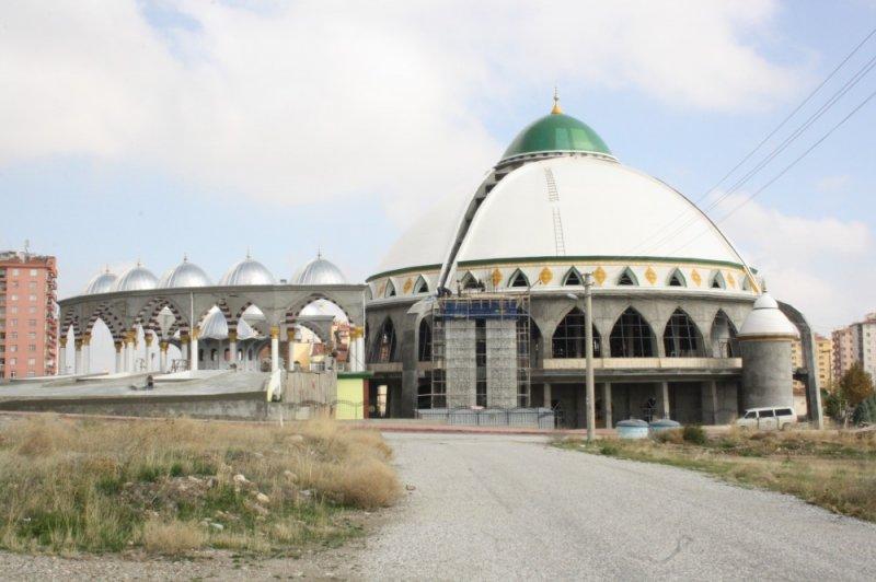 Bosna Savaşı'nda yıkılan camiler küllerinden doğuyor