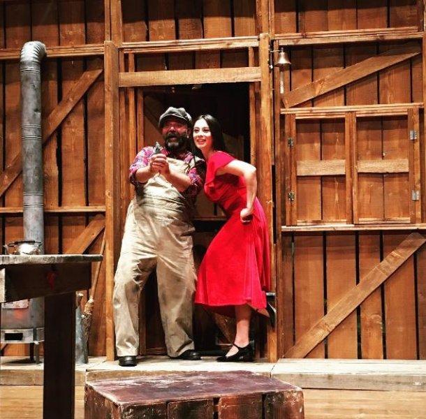 Güzel oyuncu Merve Sevi nişanlandı 