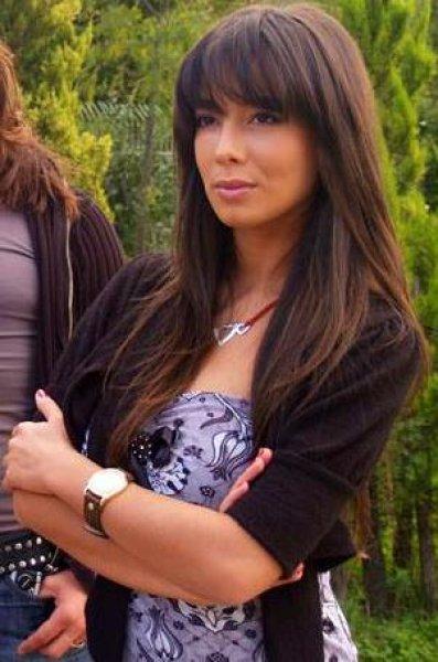 Güzel oyuncu Merve Sevi nişanlandı 