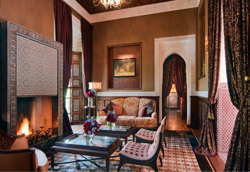 Toprakları kızıl şehir Marakeş 