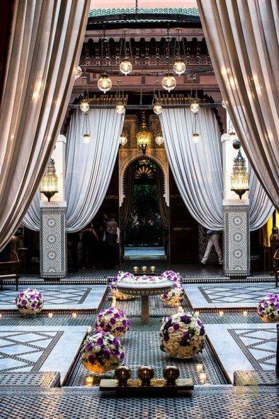 Toprakları kızıl şehir Marakeş 