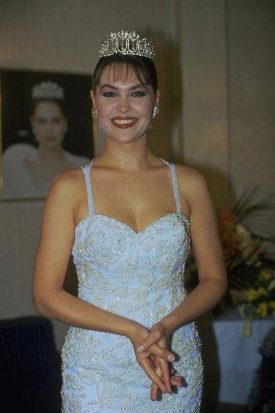 Hülya Avşar 35 yıldır gündemde 