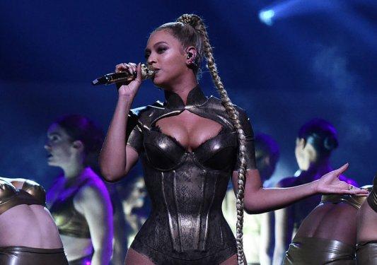 Hollywood'un son gözdesi örgülü saçlar 